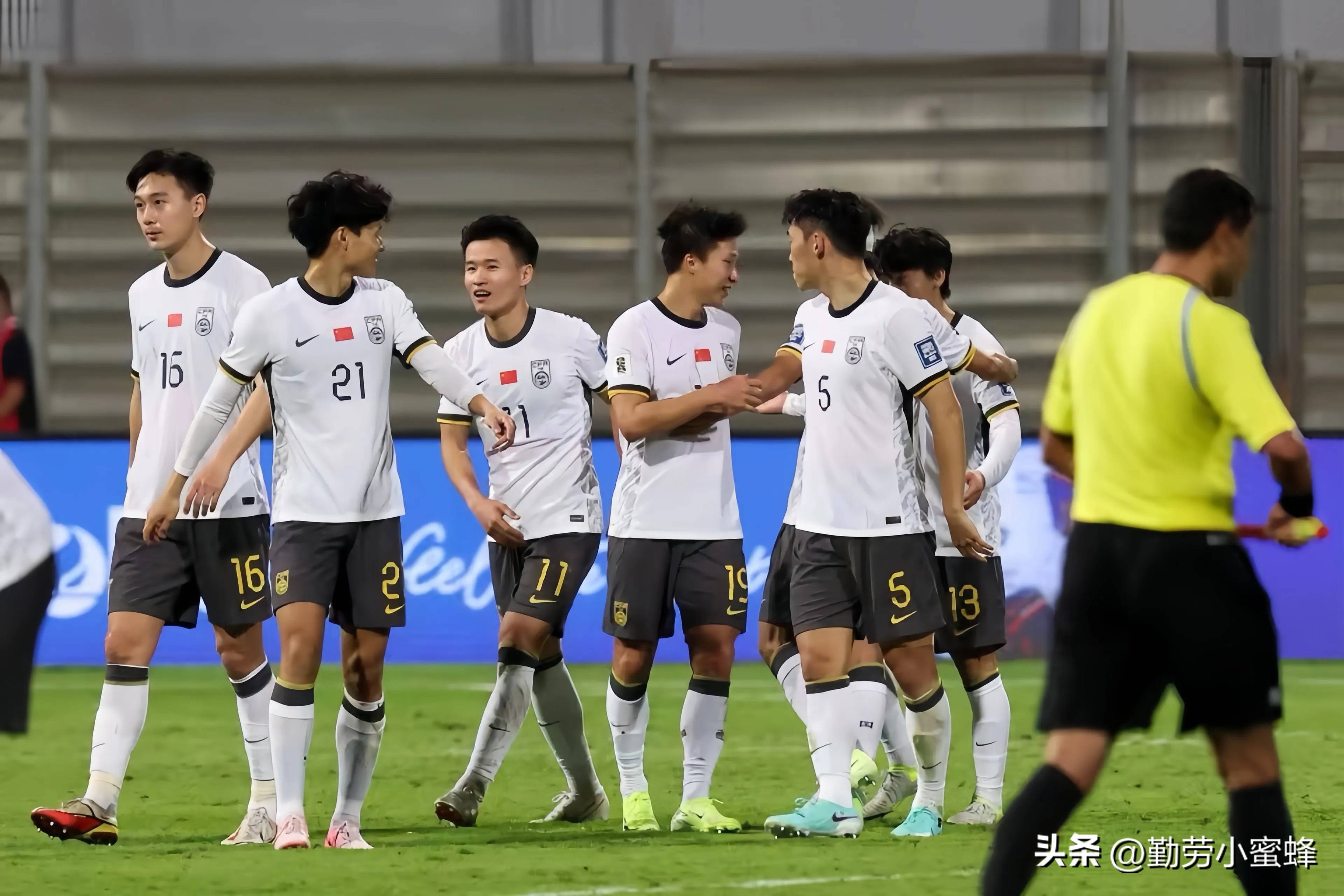 开云体育电脑版-包含5位00后亮相！国足新名单，谁能征战18强赛？的词条